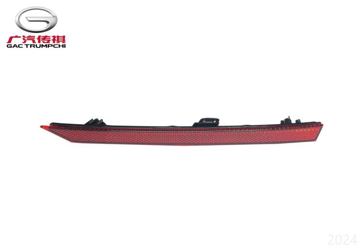 Правый светоотражающий элемент GAC M8