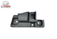 Правый центральный кронштейн крепления переднего бампера GAC GS3