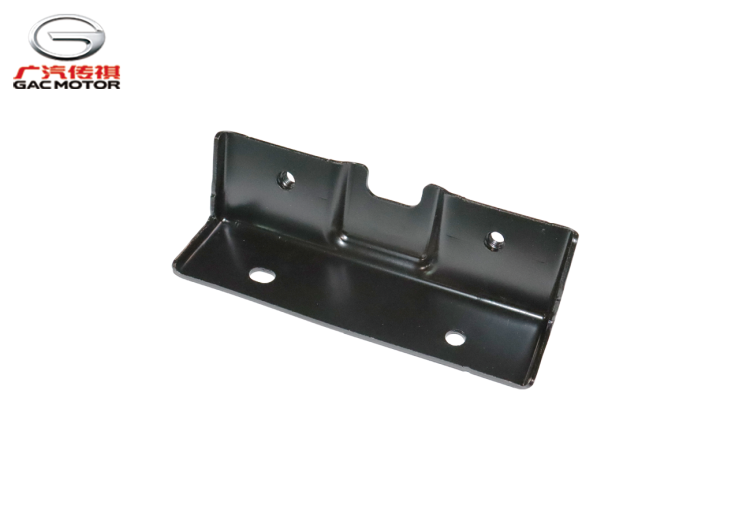 Верхний центральный кронштейн переднего бампера GAC GS8II