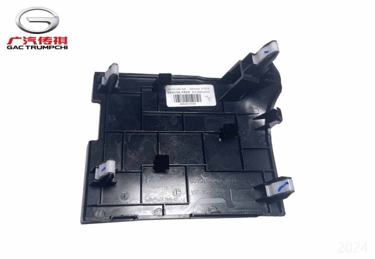 Правая панель со стороны водителя – Бриллиантовый черный GAC M8