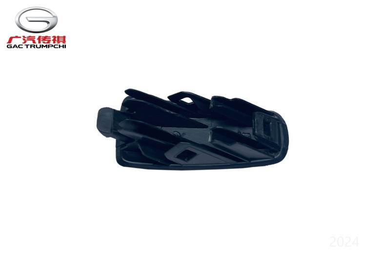 Декоративная накладка в нижней части ручки на правой стойке B — Элегантный черный. опера) GAC M8