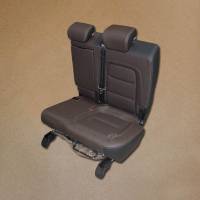 СИДЕНЬЕ ВТОРОГО РЯДА ЛЕВОЕ С ПРЯЖКОЙ