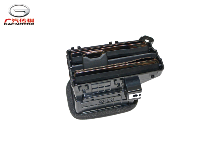 Центральное левое воздуховыпускное отверстие приборной панели — Горы в облаках и жемчужные капли воды. GAC M8