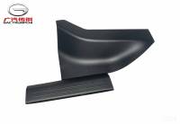 Внутренняя декоративная накладка порога левой задней двери (Elegant Solid Black); применимый код темы внутренней отделки: V (Light Wave Blue), X (Came GAC GS3