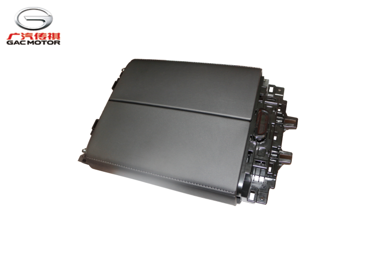 Подлокотник в центральной консоли — Горы в облаках и жемчужные капли воды. GAC M8