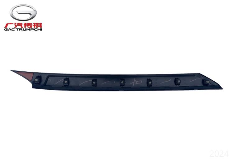 Наружная декоративная накладка правой передней стойки GAC GS3