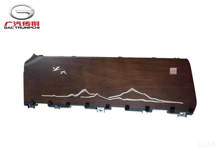 Узел декоративной панели со стороны переднего пассажира — Золотисто-коричневый. GAC M8