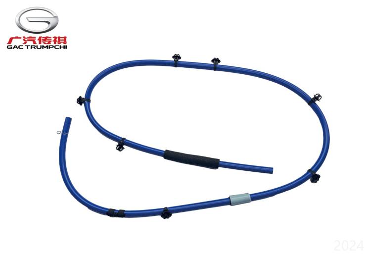 Правая передняя дренажная трубка люка GAC M8