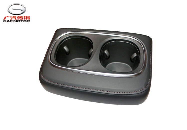 Держатель стаканов в задней части центральной консоли — Запретный город под лунным светом. GAC M8