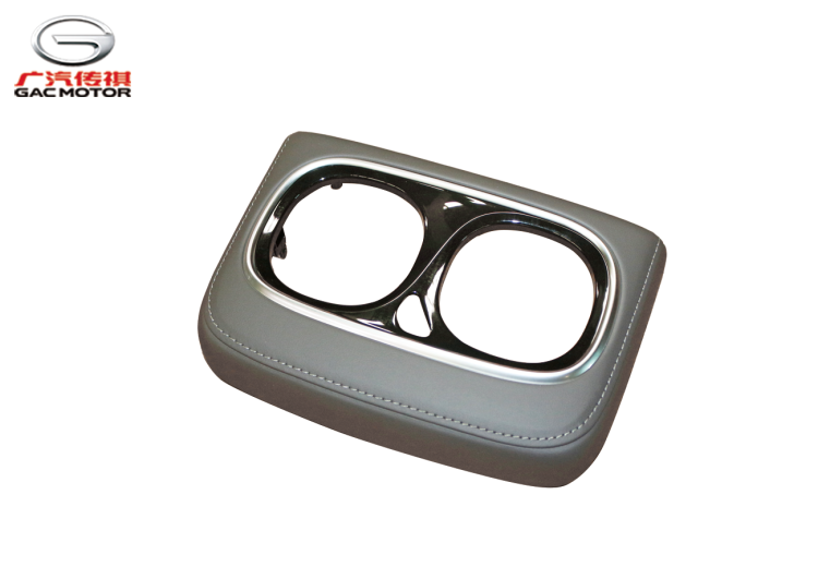 Держатель стаканов в задней части центральной консоли — Римские каникулы. GAC M8