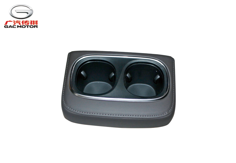 Держатель стаканов в задней части центральной консоли — Римские каникулы. GAC M8