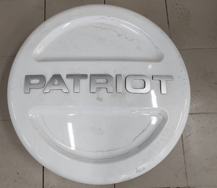 Чехол запасного колеса УАЗ ПАТРИОТ PATRIOT цвет БЕЛЫЙ царапины