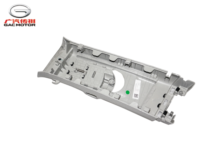 Верхняя декоративная накладка правой стойки B – Холодный светло-серый. GAC M8